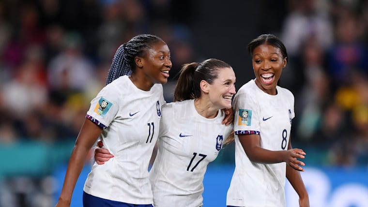 Les Françaises célèbrent un but face au Panama