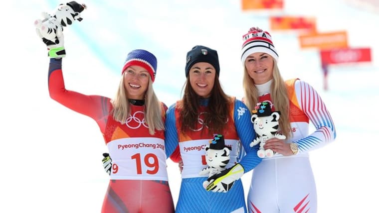 Foto di Sofia Goggia insieme ad altri due atlete Olimpiche