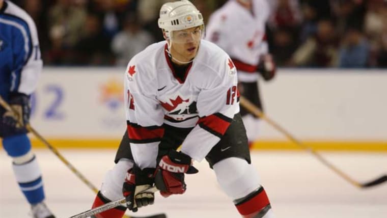 Iginla contribue à stopper un demi-siècle d’infortune canadienne