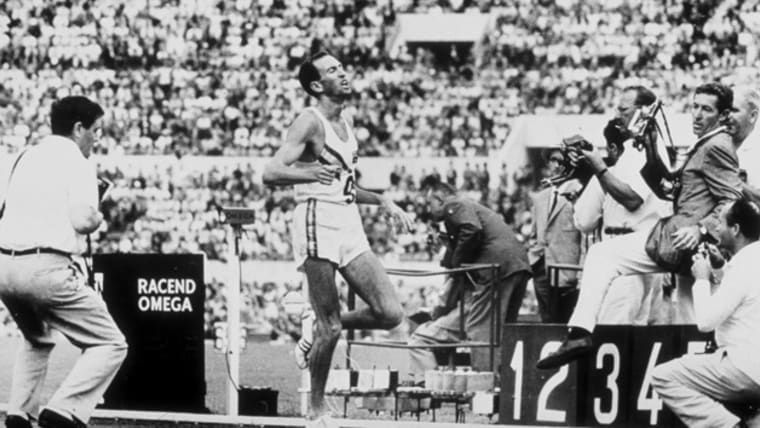 Record-breaking Elliott reaches peak in 1,500m