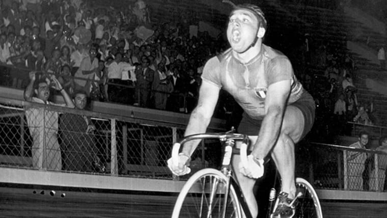 Gaiardoni makes history to take pair of cycling golds