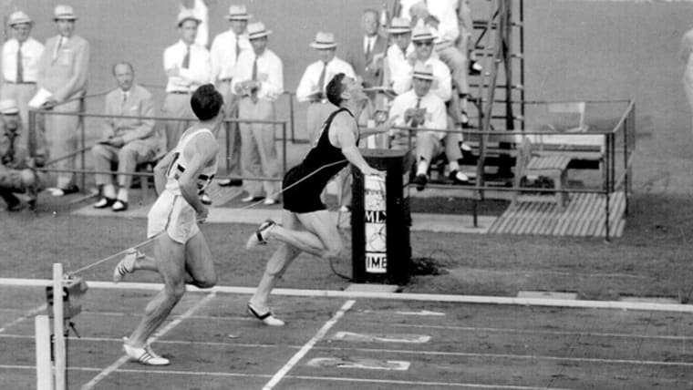 Snell times his run to pip Moens in 800m