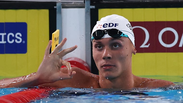 Romania's David Popovici celebrates winning