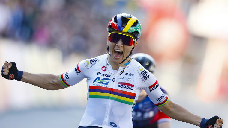  Kimberley Le Court Pienaar celebrates after winning the Liège-Bastogne-Liège Femmes 2025