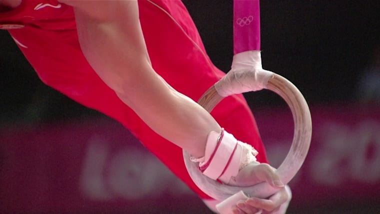 Aliya Mustafinani yalangoch holda tomosha qiling