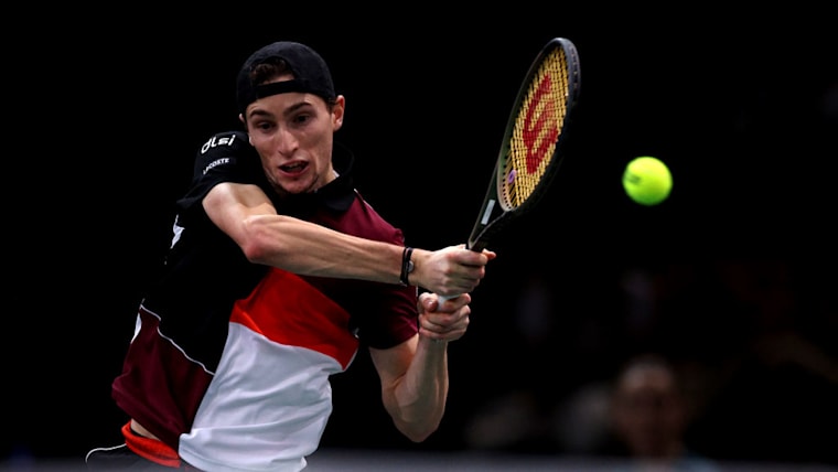 Le Français Ugo Humbert lors de son match contre l'Allemand Alexander Zverev au Rolex Paris Masters ATP Masters 2023