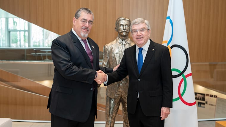 IOC President Thomas Bach welcomed the Guatemalan Head of State, Bernardo Arévalo, to Olympic House 