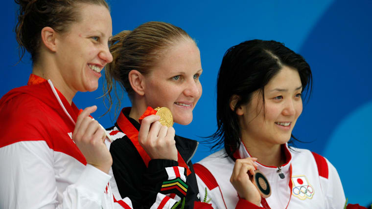 Beijing 2008 OG, Swimming, 200m backstroke Women - Medal ceremony, Margaret HOELZER (USA) 2nd, Kirsty COVENTRY (ZIM) 1st and Reiko NAKAMURA (JPN) 3rd.