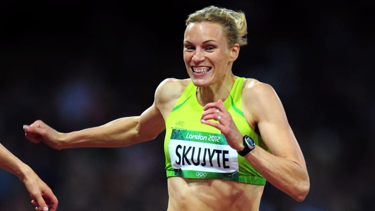 Austra Skujyte reconnaît le rôle de ses entraîneurs alors qu'elle reçoit la médaille de bronze qui lui revenait de droit