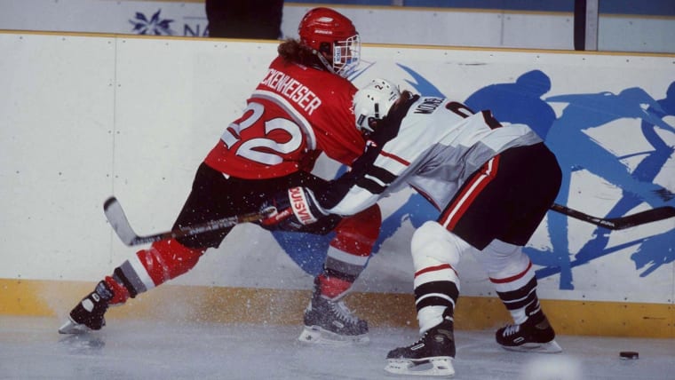 Les Américaines décrochent le titre inaugural de hockey féminin