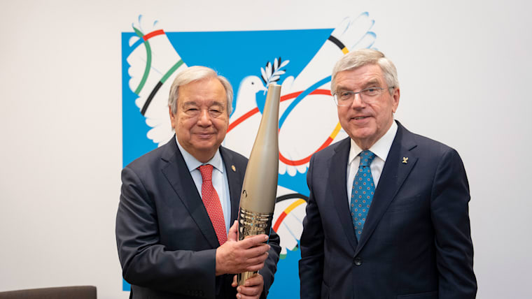 Le secrétaire général de l'ONU, António Guterres, et le président du CIO, Thomas Bach