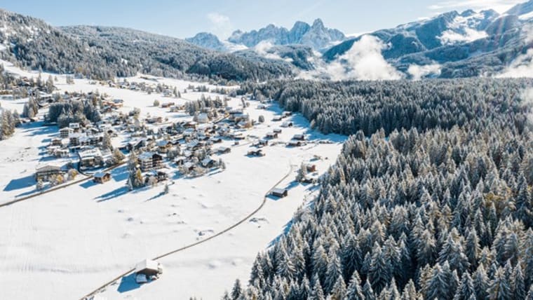 Foto del paesaggio innevato di Bellamonte Val di Fiemme