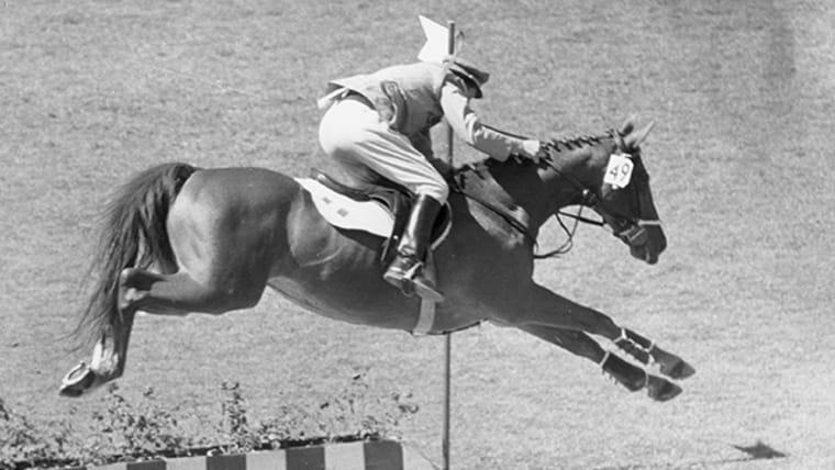 Raimondo d'Inzeo rides to victory in battle of the brothers