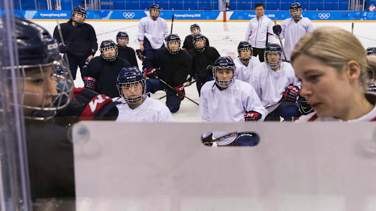 La femme qui a entraîné l'équipe coréenne unifiée de hockey sur glace, symbole de paix et d'espoir