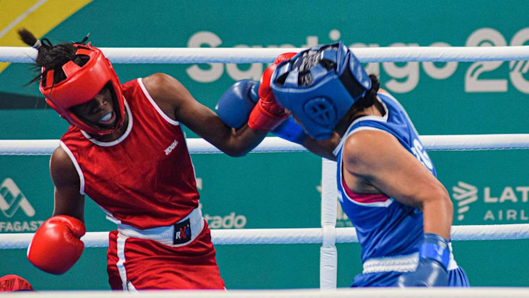 Alesha Jackman (left) fighting at the 2023 Pan Am Games 2023 