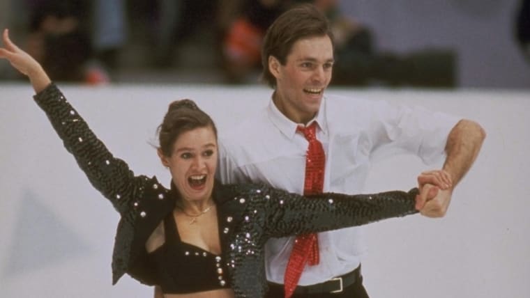 Le duo russe de danse sur glace remporte une bagarre à trois épique