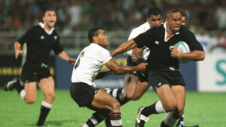 Jonah Lomu in action for the New Zealand rugby sevens team