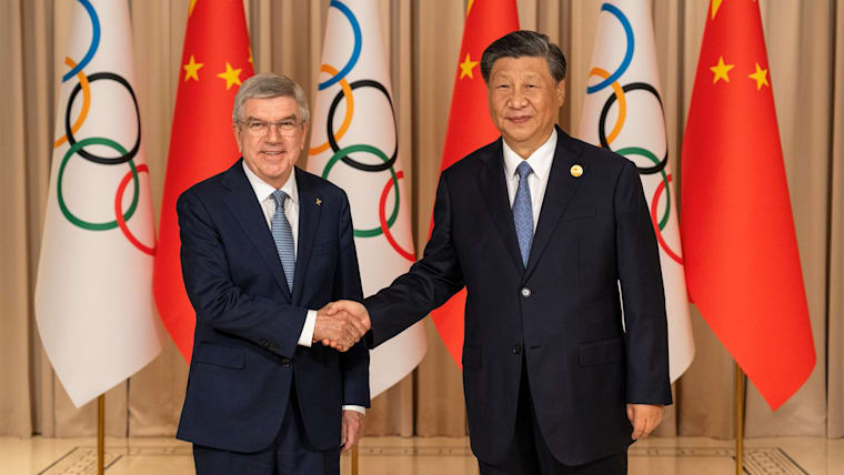 Le président du CIO reçu par le président chinois, Xi Jinping, la veille de l'ouverture des Jeux asiatiques