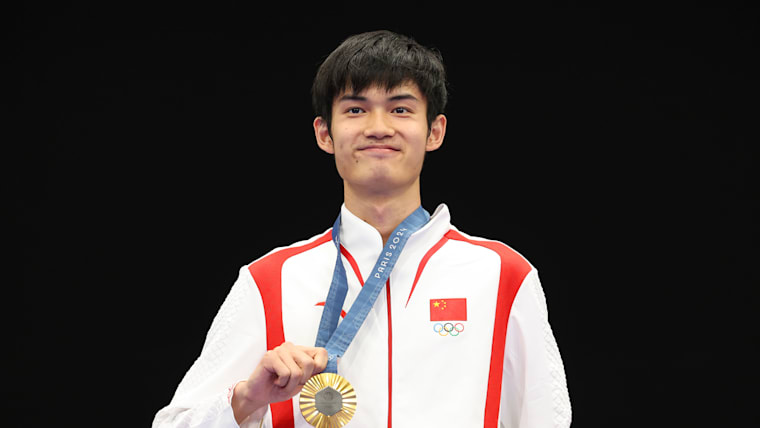 Sheng Lihao wins men's 10m air rifle shooting