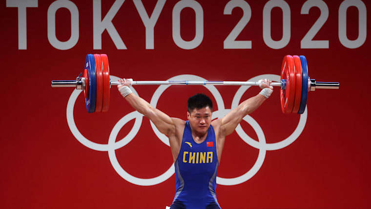 Lyu Xiaojun becomes oldest Olympic weightlifting champ at 37 