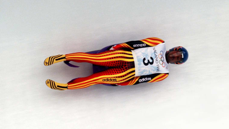 Hackl réalise la passe de trois en luge