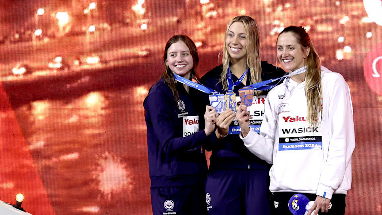 Gretchen Walsh, Kate Douglas and Katarzyna Wasick shared the podium in the women's 50m freestyle at the 2024 World Aquatics Swimming Championships (25m).