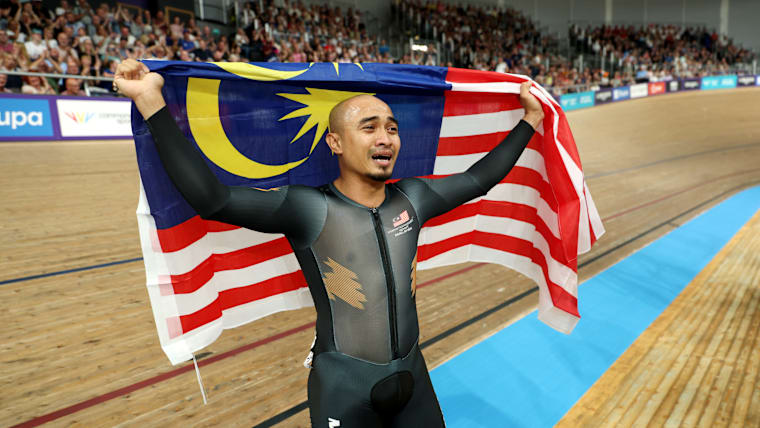 Gold medalist Azizulhasni Awang (MAS) celebrates his victory at the Glasgow 2026 Commonwealth Games