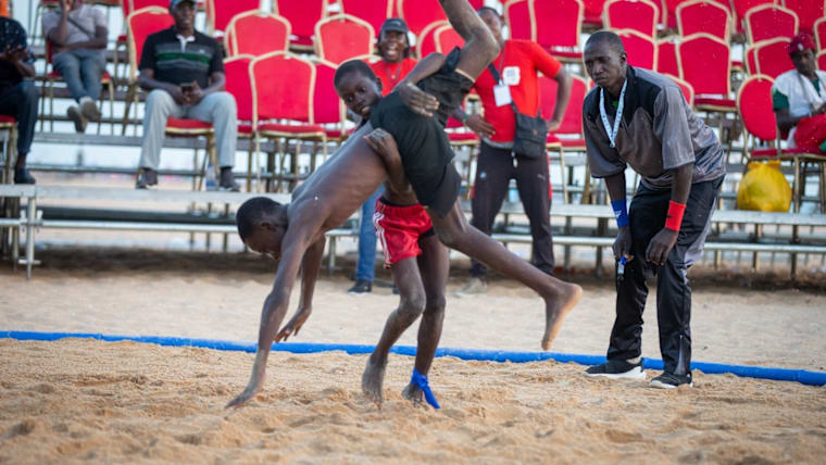 Match de lutte de plage au Sénégal
