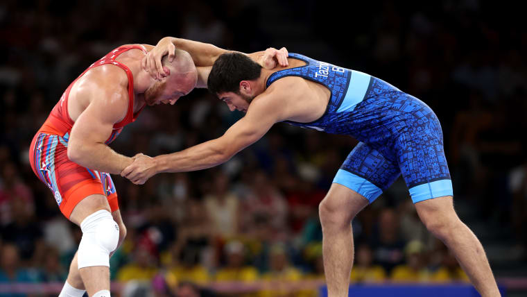 Akhmed Tazhudinov (R) in action during Paris 2024