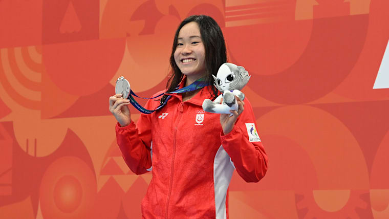 Silver medalist Ching Hwee Gan of Singapore poses on the podium at the medal ceremony for the Swimming Women's 400m Freestyle