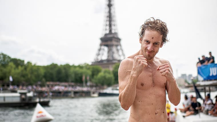 Gary Hunt en 2023 lors du Red Bull Cliff Diving World Series à Paris