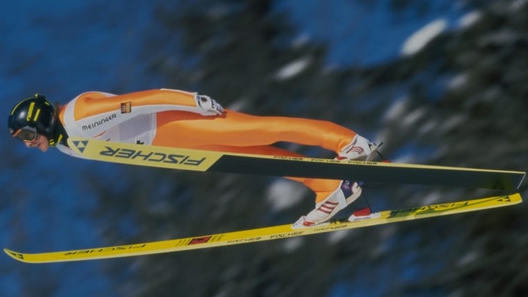 Jens Weißflog saute de joie vers l’or
