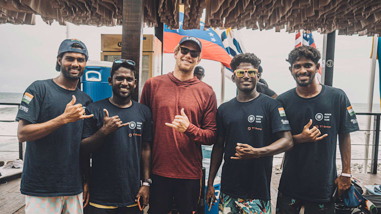 USA's John John Florence poses for a group photo with the Indian surfing team at the 2023 ISA World Surfing Games