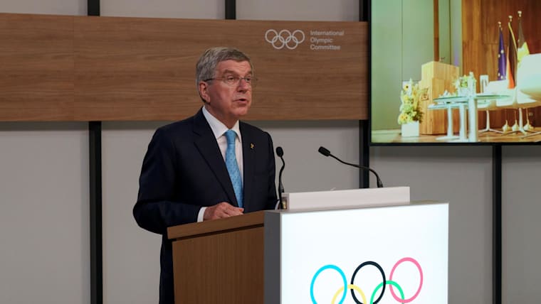 IOC President Thomas Bach extends the hand of the Olympic Movement to the European Union, to work further together