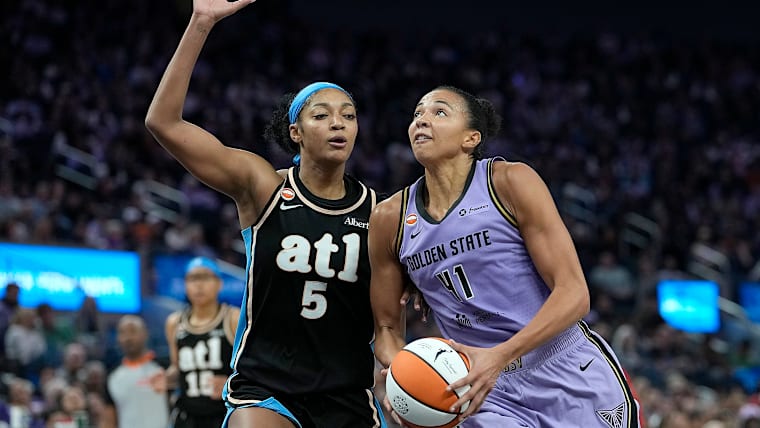 Kiah Stokes #41 and Angel Reese #5