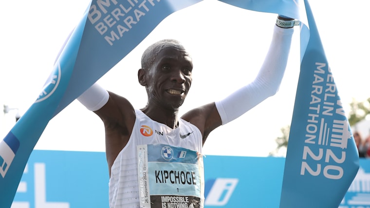 Eliud Kipchoge, nuovo record nella maratona! Corre in 2:01.09 a Berlino 2022