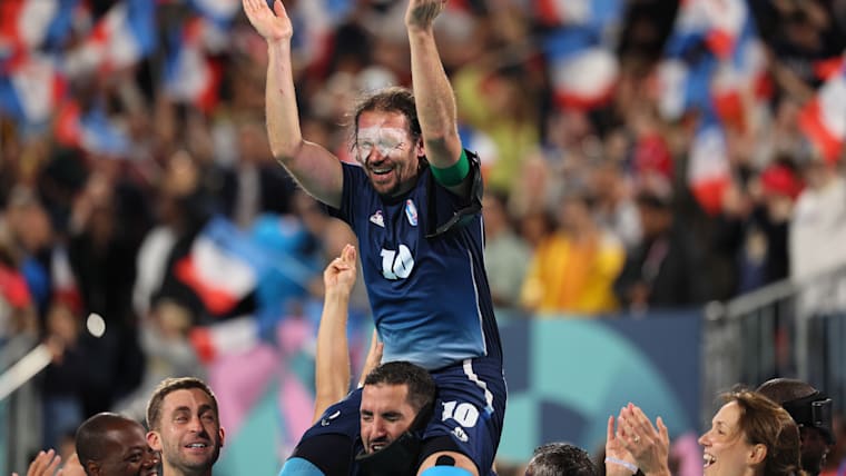 Blind football: France makes history by winning in a penalty shootout against Argent...