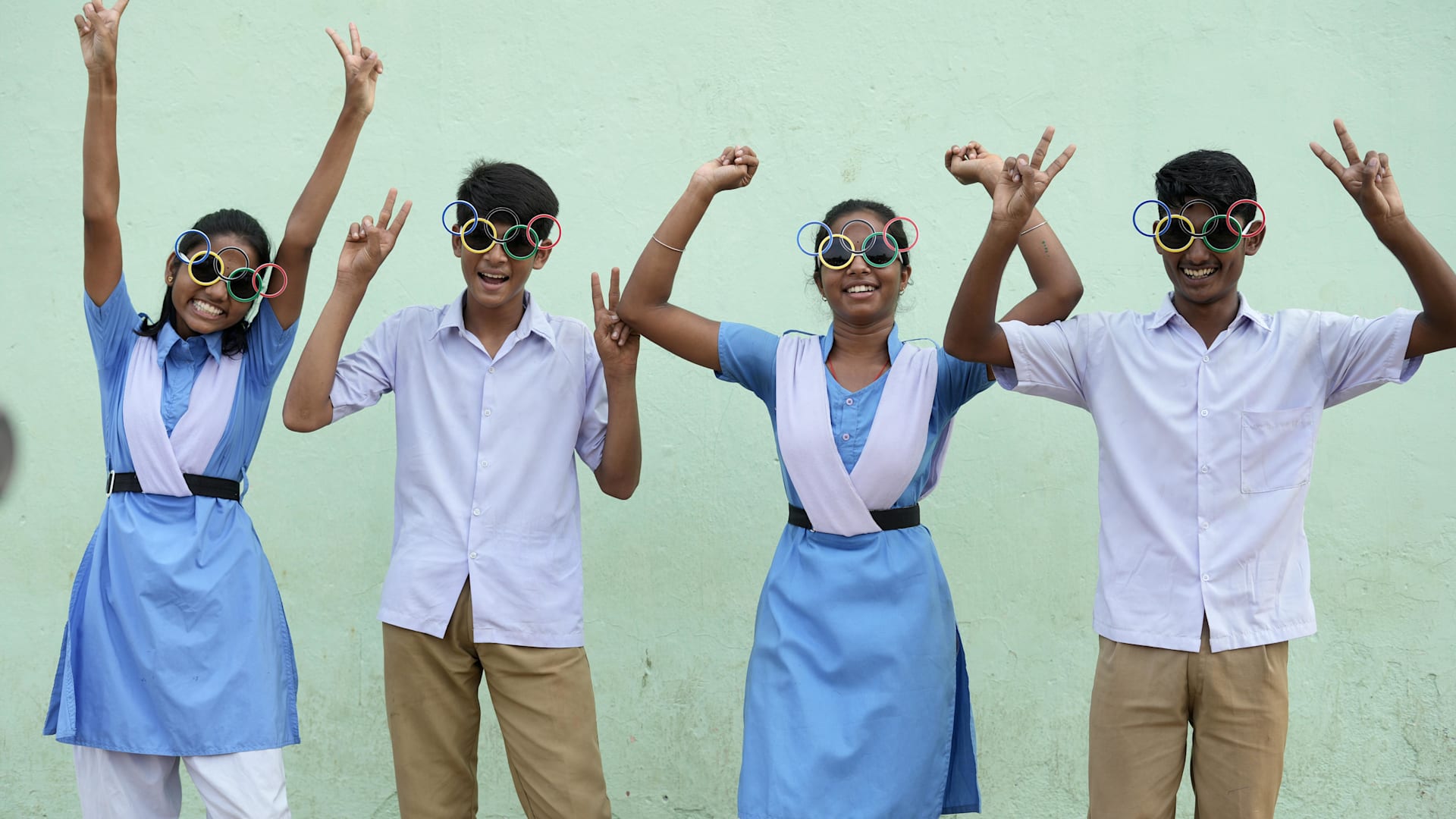 Children wearing sunglasses and putting their hands up