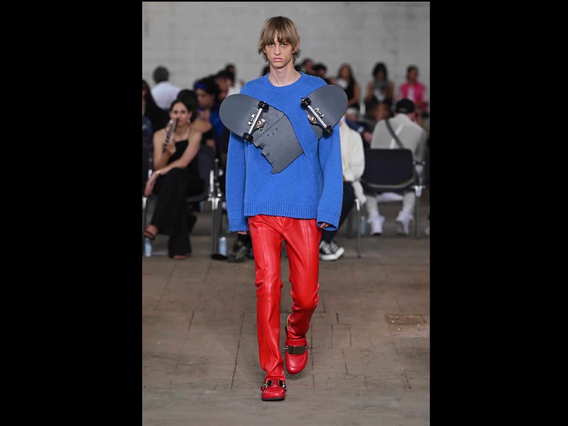 Look No 6 – Ensemble pull et pantalon, JW Anderson Collection hommes, printemps-été 2023