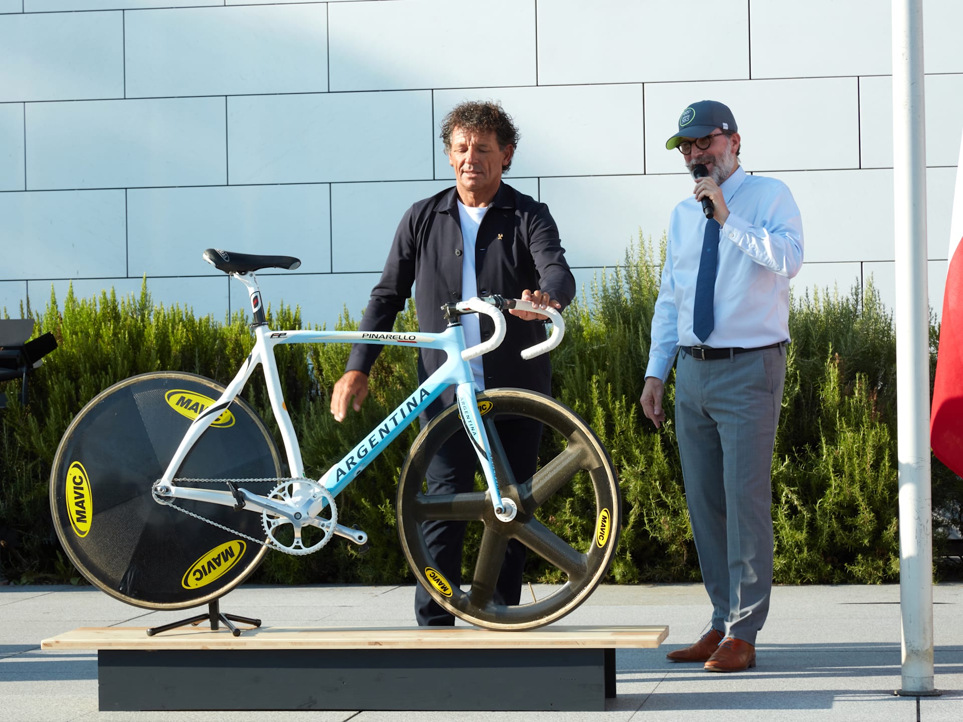 Juan Esteban Curuchet next to his bicycle