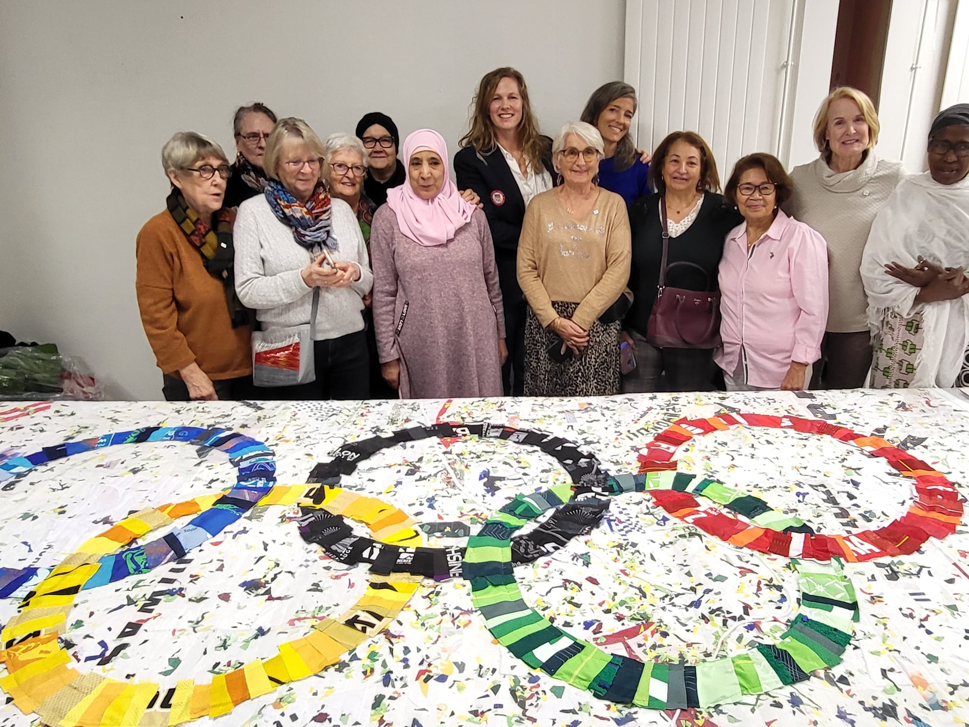 Olympian rower Grace Latz (USA) during her textile workshop with seniors at Club Caulaincourt in the 19th arrondissement in Paris, November 2023. ©IOC