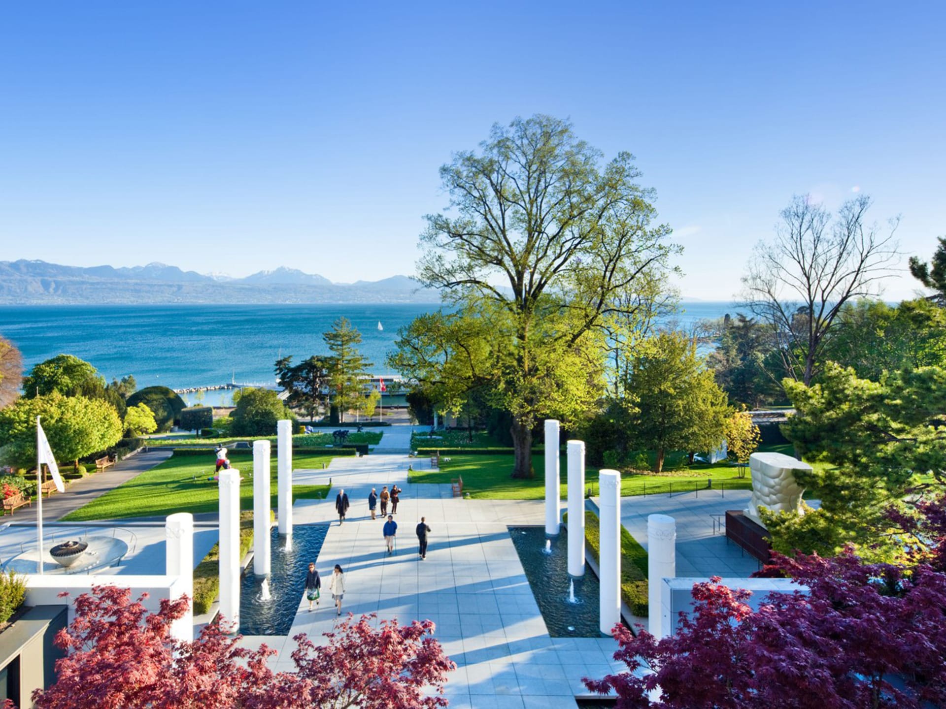 Lake side view from the Olympic Museum