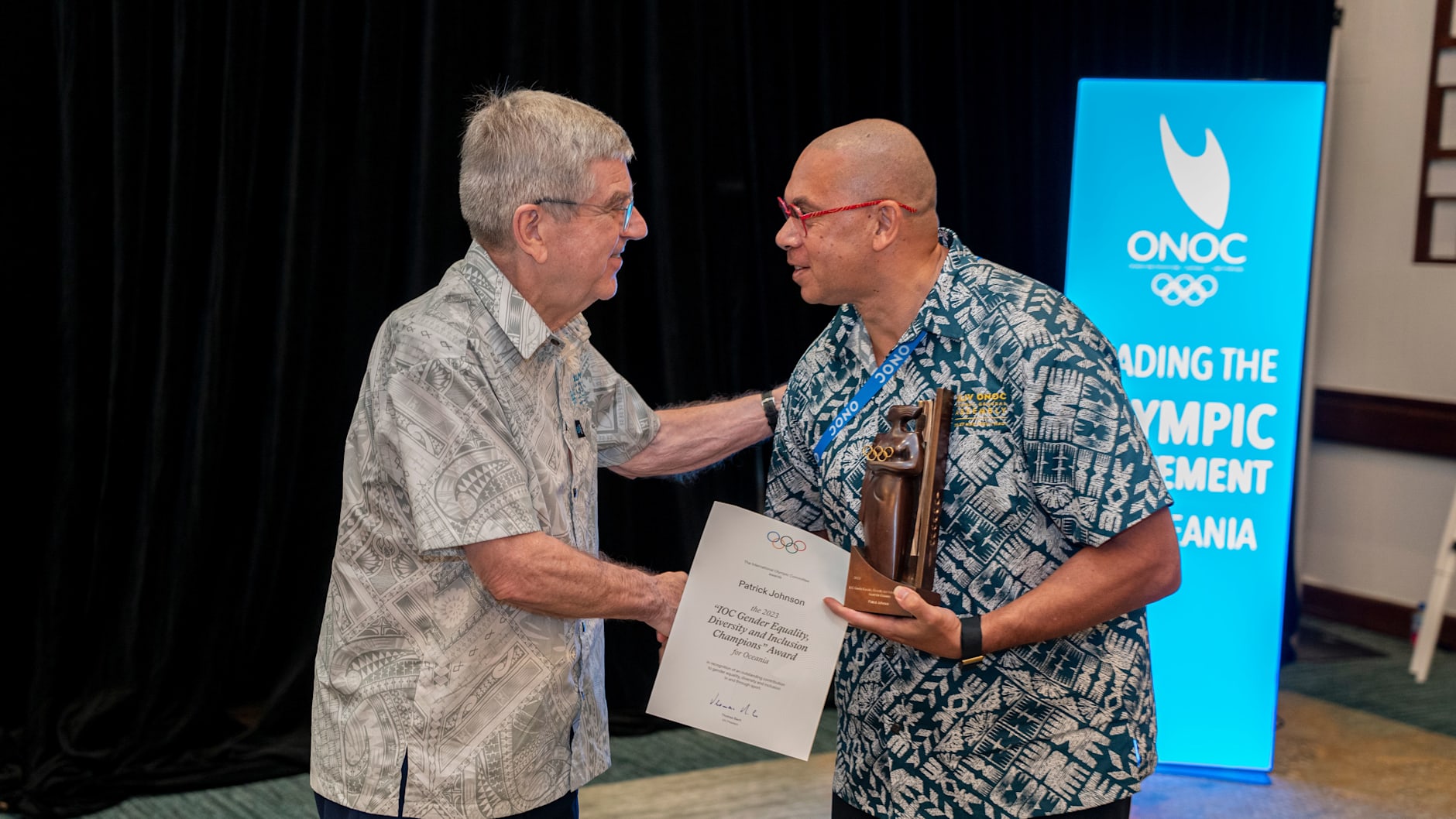 Patrick Johnson receives the IOC Gender Equality, Diversity and Inclusion Champion Award for Oceania from the IOC President Thomas Bach during the 44th ONOC General Assembly in Fiji.