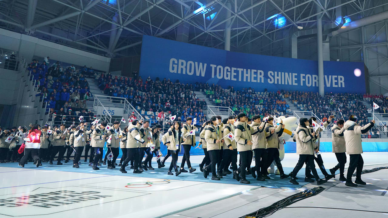 Athletes from the Republic of Korea Youth Olympic team wave flags as they enter the Gangneung Oval ahead of the Opening Ceremony of the Winter Youth Olympic Games  Gangwon 2024, Republic of Korea, Friday 19 January 2024. Photo: OIS/Joe Toth. Handout image supplied by OIS/IOC