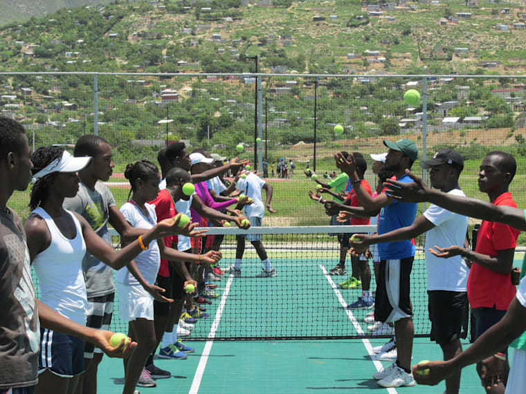 Tennis : IOC SPORT FOR HOPE PROGRAMME. PORT-AU-PRINCE (HAITI).
