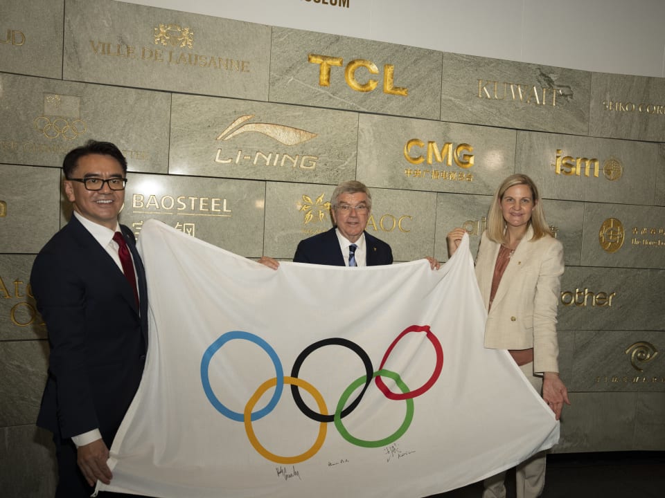 IOC President Thomas Bach and President-elect Kirsty Coventry attended the ceremony, joined by TCL’s Chief Operating Officer Kevin Wang.  