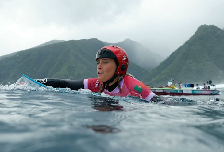 Yolanda Hopkins (POR) makes her way back to the lineup after a heavy ride in her Round 1 heat