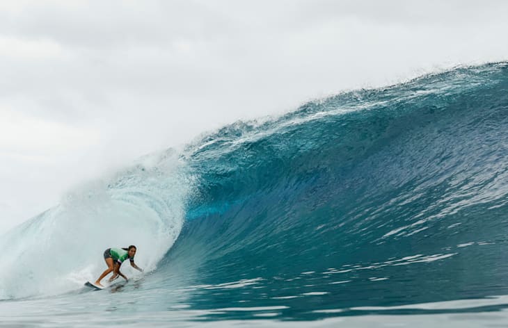 Vahine Fierro (FRA) drags her hands to stall for the barrel while en route to winning her Round 1 heat