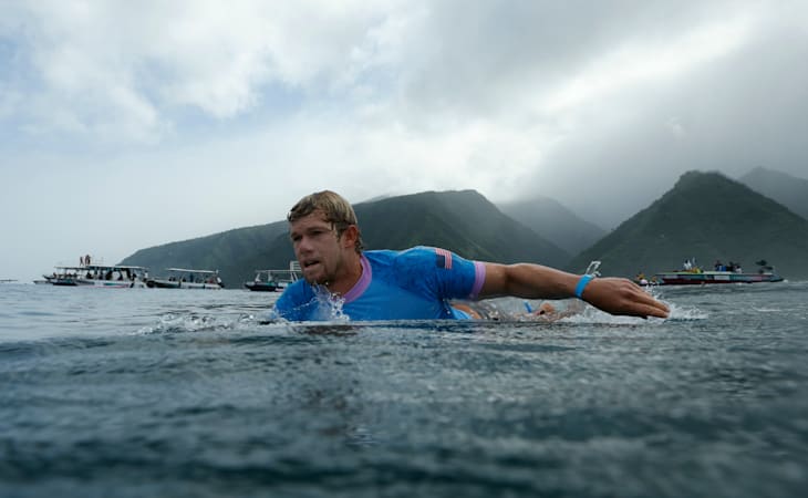 John John Florence (USA) paddles out on his way to earning the highest heat total and highest single wave score of the day so far. 