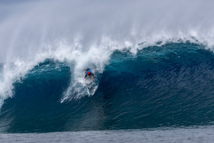 Yolanda Hopkins (POR) was willing to pay the price in her Round 2 heat